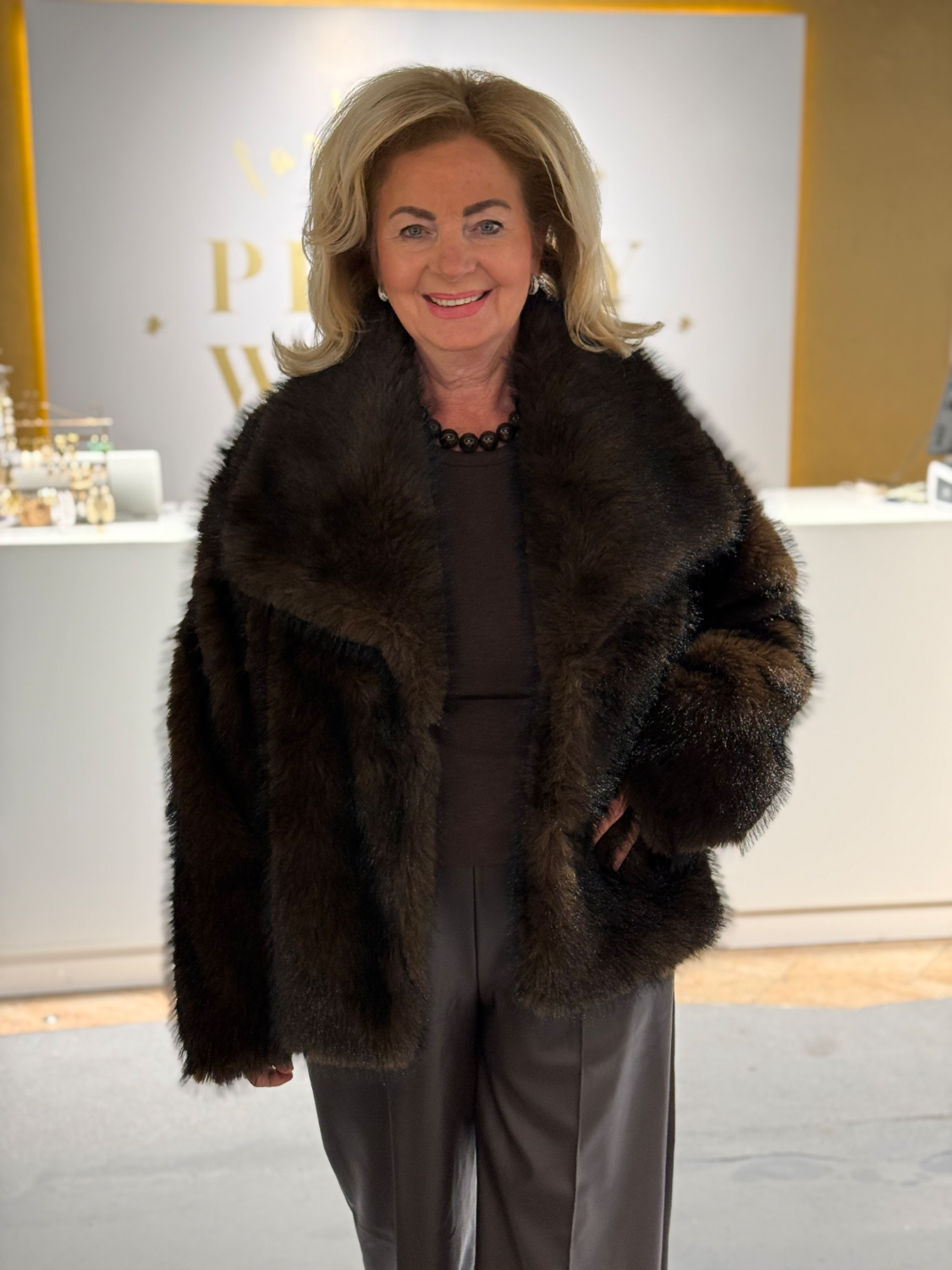 I do it furry coat brown/black